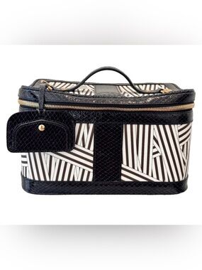 New York Icon Henri Bendel W57th Street Train Case in Disturbed Pattern